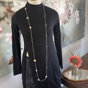 Lulu’s black long sleeve tee